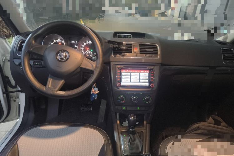 Used Skoda Yeti 2016 1.4TSI DSG Advanced Edition Center Console