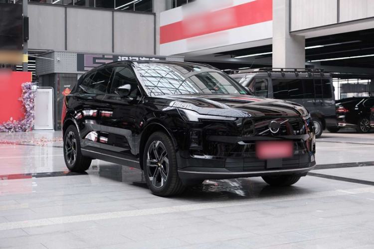 Used Volvo XC70 Plug-in Hybrid 2026 Model Two-Wheel Drive Long-Range Core