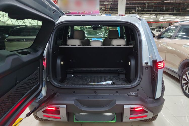 Used Formula Leopard Titanium 3 2025 501 km Range Rear-Wheel Drive Intelligent Driving Pro Version Trunk