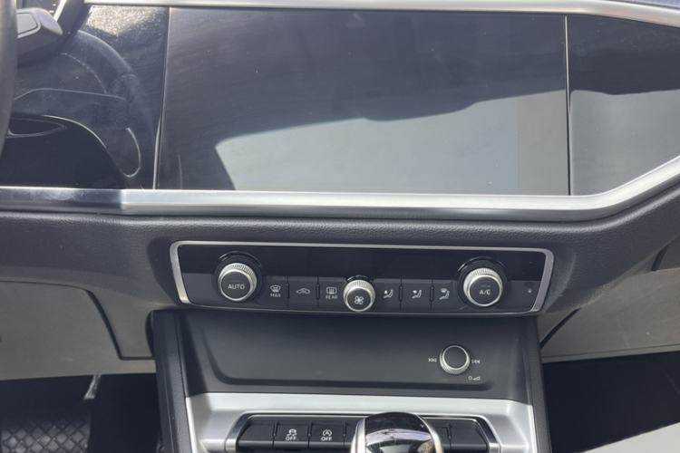 Used Audi Q3 2020 35 TFSI Ambition Style Edition Audio And AC Panel