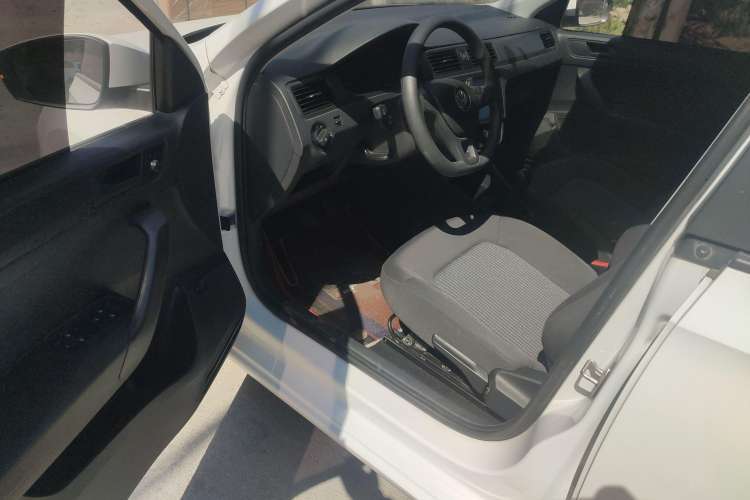 Used Volkswagen Santana 2016 1.6L Manual Fashion Edition
