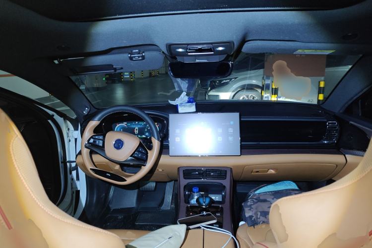 Used BYD Han 2022 DM-i 242km Flagship Model Center Console