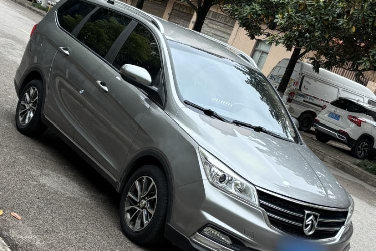 Used Baojun 730 2017 1.5T Manual Fashion Version 7 Seats China V Emission Standard
