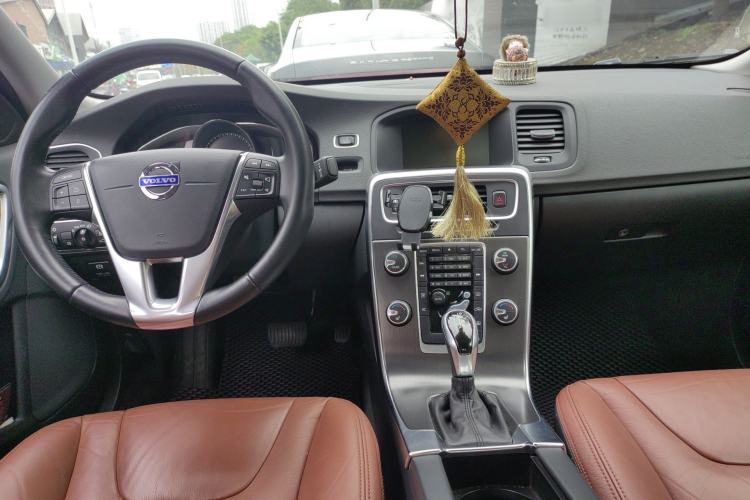 Used Volvo S60 2014 S60L T5 Intelligent Drive Edition Center Console