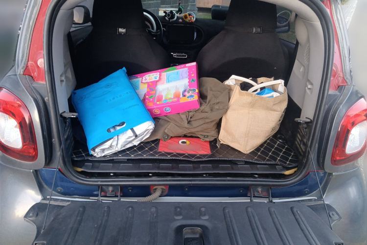 Used smart fortwo 2015 1.0L 52 kW hardtop Dynamic version Trunk