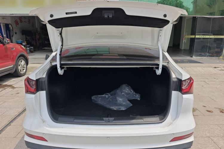 Used Roewe i5 2026 Model 1.5L Manual Comfort Version Trunk