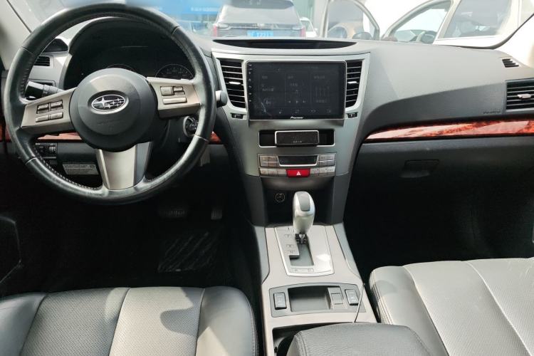 Used Subaru Outback 2010 2.5i Luxury Edition Center Console