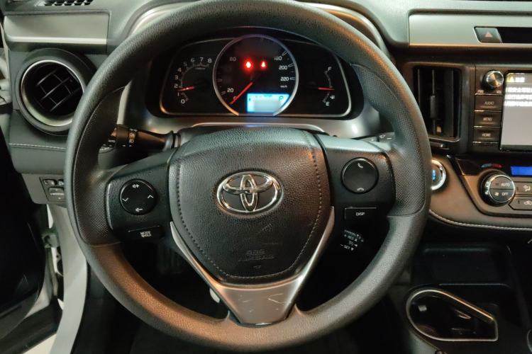 Used Toyota RAV4 2016 2.0L CVT Two-Wheel Drive Fashion Edition China V Standard