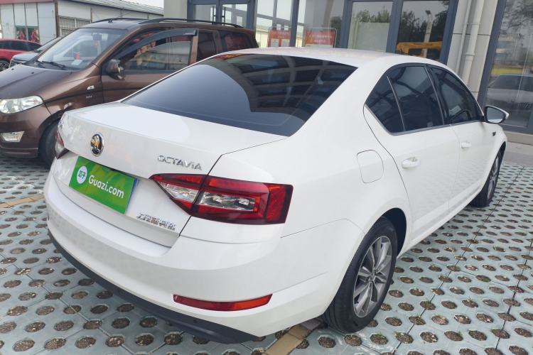 Used Skoda Octavia 2018 1.6L Automatic Comfort Edition Rear Right 45 Deg