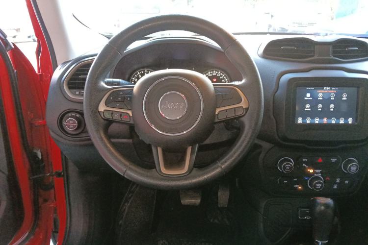 Used Jeep Renegade 2018 Connected Large Screen Version 180T Automatic High-Energy Edition Steering Wheel