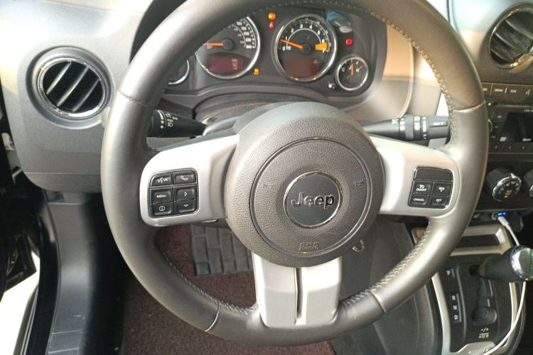 Used Jeep Compass 2014 2.4L four-wheel drive luxury version