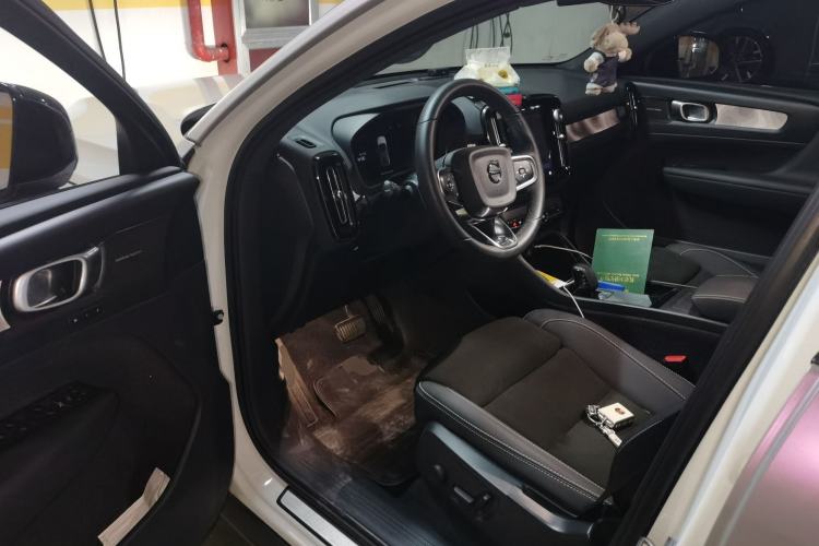 Used Volvo C40 2023 Long-Range PRO Version
