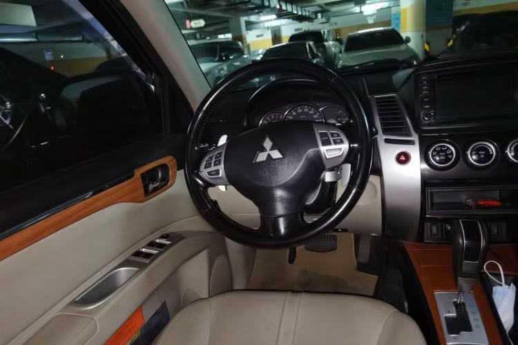 Used Mitsubishi Pajero Sport 2011 3.0L Luxury Navigation Edition