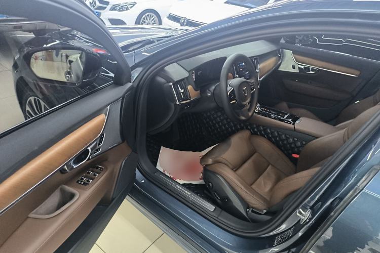 Used Volvo S90 New Energy 2023 T8 Plug-in Hybrid All-Wheel Drive Long-Range Zhiyi Luxury Edition
