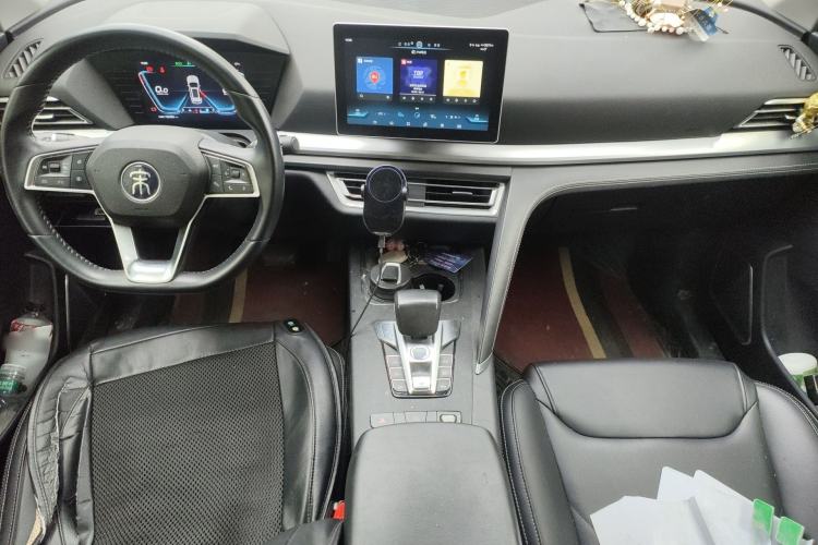 Used BYD Song Pro 2019 1.5T Automatic Luxury Model Center Console