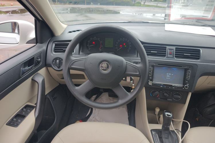 Used Skoda Rapid 2013 1.6L Automatic Smart Selection Model
