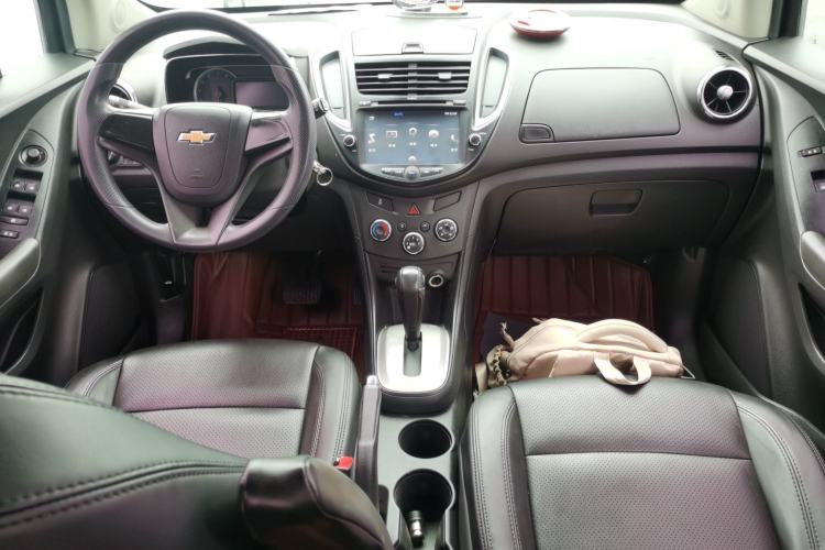 Used Chevrolet Trax 2016 1.4T Automatic Two-Wheel Drive Comfort Version with Sunroof Center Console