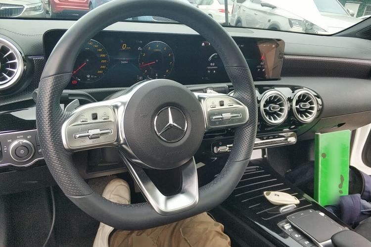 Used Mercedes-Benz A-Class 2022 Revised Version A 200 L Sport Sedan Fashionable Style Center Console