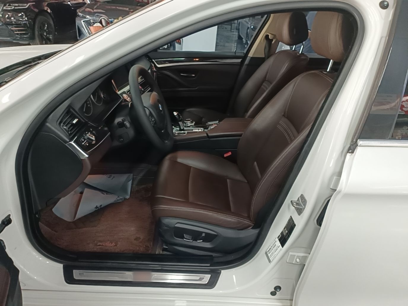 Vordere Reihe im Auto