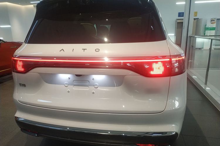 Used Hima AITO M8 2025 Extended-Range Ultra Version 53.4 kWh 6-Seater Edition Rear