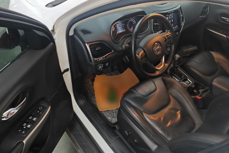 Used Jeep Cherokee 2019 2.0T Two-Wheel Drive Smart Enjoyment Version China VI