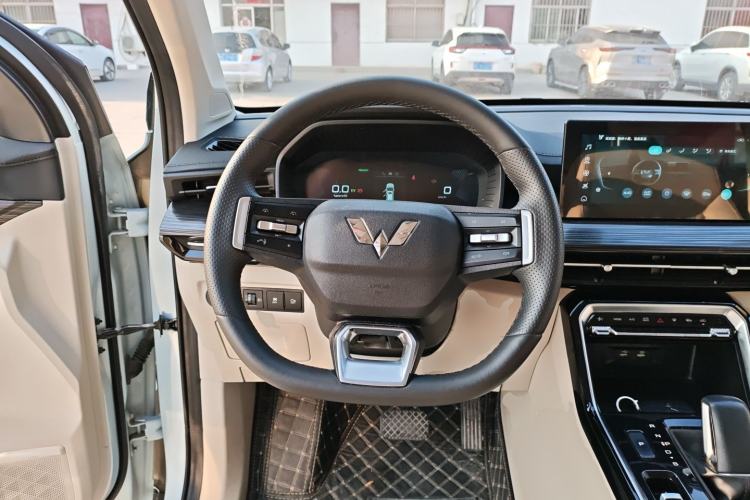 Used Wuling Asta 2022 2.0L DHT Electric-Speed Version
