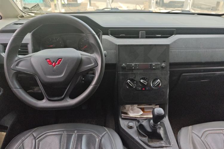 Used Wuling Hongguang PLUS 2020 1.5L Manual Standard Edition 5 Seats Center Console