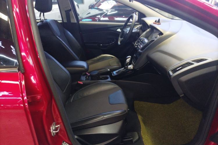 Used Ford Focus 2012 Hatchback 1.6L Automatic Fashion Edition Right Front Seat