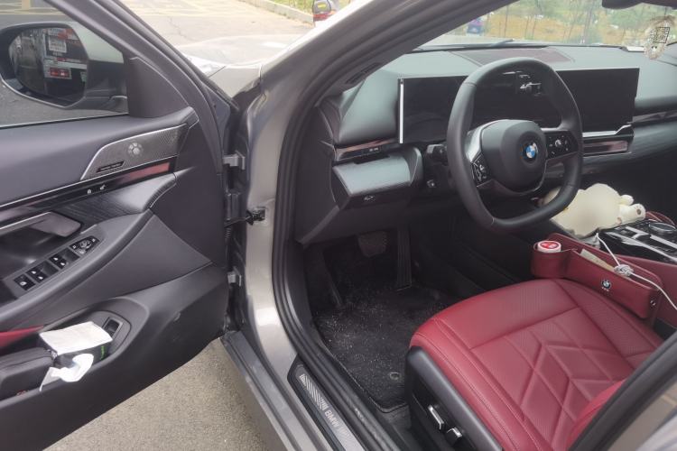 Used BMW 5 Series 2024 530Li Leading Luxury Package Driver Seat