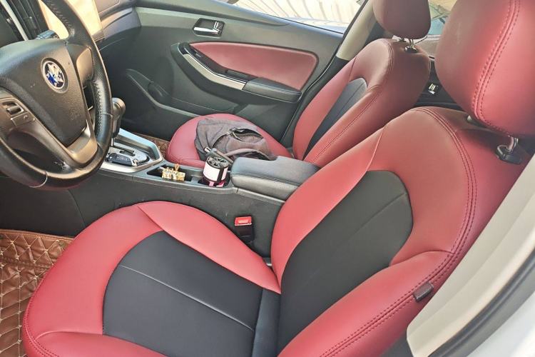 Used Venucia T70 2016 2.0L CVT Smart Choice Edition
