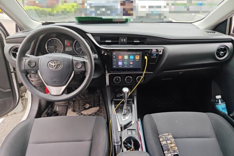 Used Toyota Corolla 2017 Revised Version 1.2T S-CVT GL-i Center Console