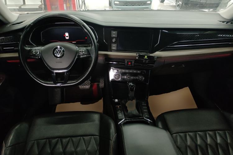 Used Volkswagen Passat 2019 330TSI Luxury Edition China VI Standard
