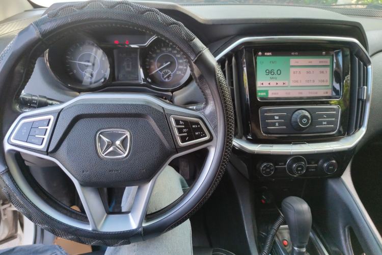 Used JMC Yusheng S350 2018 2.0T Automatic All-Wheel Drive Diesel Luxury Version with Sunroof 5 Seats
