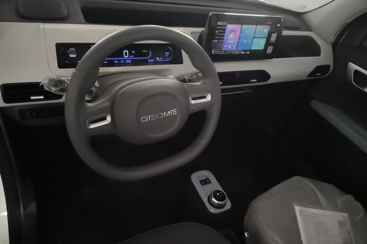 Used Geely Galaxy Panda 2024 Panda Mini 200km Endurance Bear Center Console