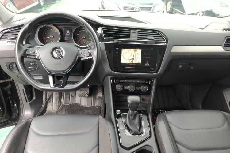 Used Volkswagen Tiguan L 2019 Updated Version 330TSI Automatic Two-Wheel Drive Panoramic Comfort Edition China VI Standard Center Console