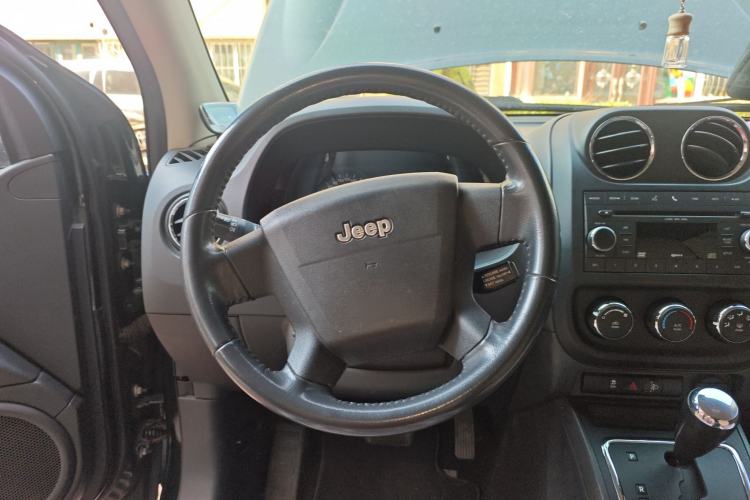 Used Jeep Compass 2010 2.4L four-wheel drive sport version
