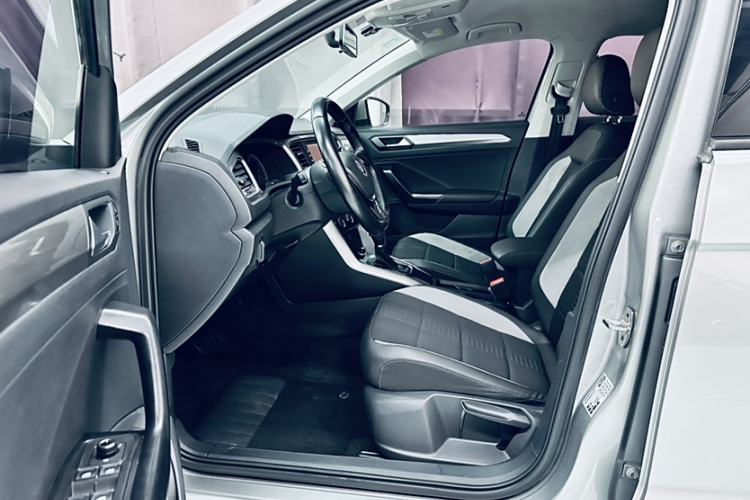 Used Volkswagen T-ROC 2018 230TSI DSG Two-Wheel Drive Advanced Version China V Standard
