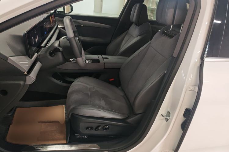 Used VOYAH PASSION 2024 PHEV Four-Wheel Drive Ultra-Long Range Executive Edition Left Front Seat