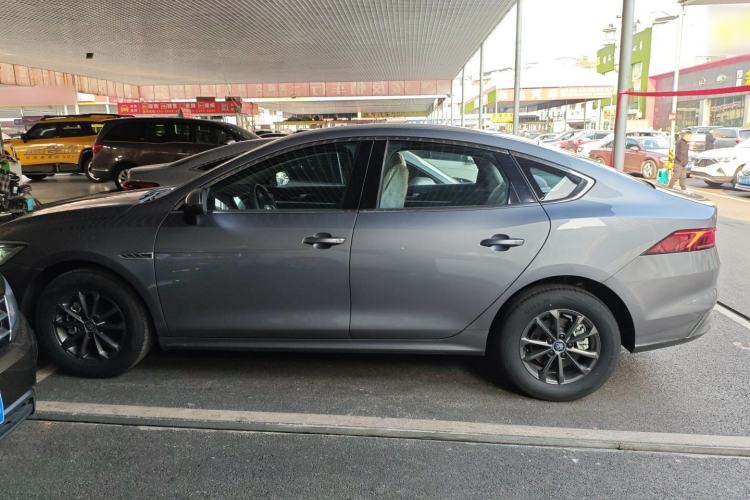 Used BYD Qin PLUS 2021 EV 400KM Leading Comfort Edition