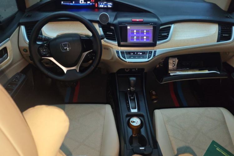 Used Honda Jade 2013 1.8L automatic Comfort version 5 seats Center Console