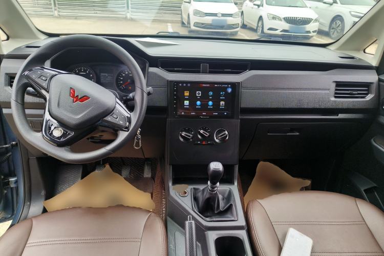 Used Wuling Hongguang PLUS 2020 1.5L Manual Standard Edition 5 Seats Center Console