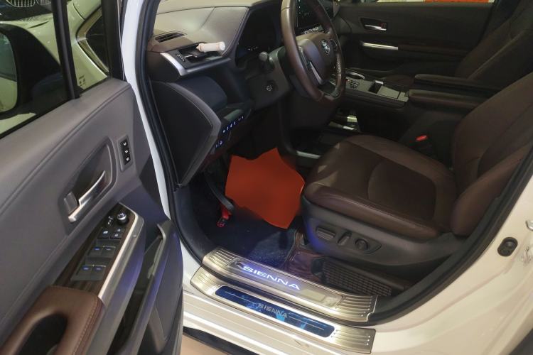 Used Toyota Sienna 2021 2.5L Hybrid Platinum Edition