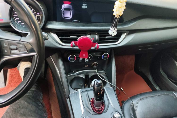 Used Alfa Romeo Stelvio 2017 2.0T 200HP Elite Edition Audio And AC Panel