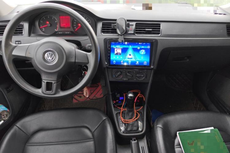 Used Volkswagen Santana 2015 1.6L Automatic Fashion Edition Center Console