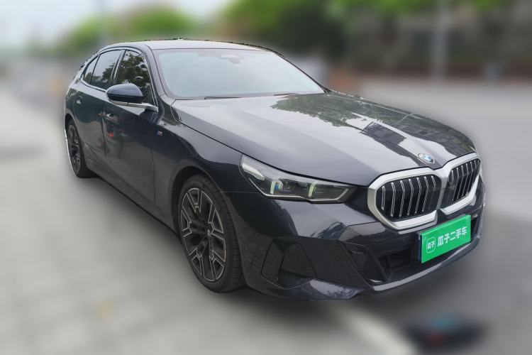 Used BMW 5 Series 2024 530Li Luxury Edition M Sport Package Exterior 2