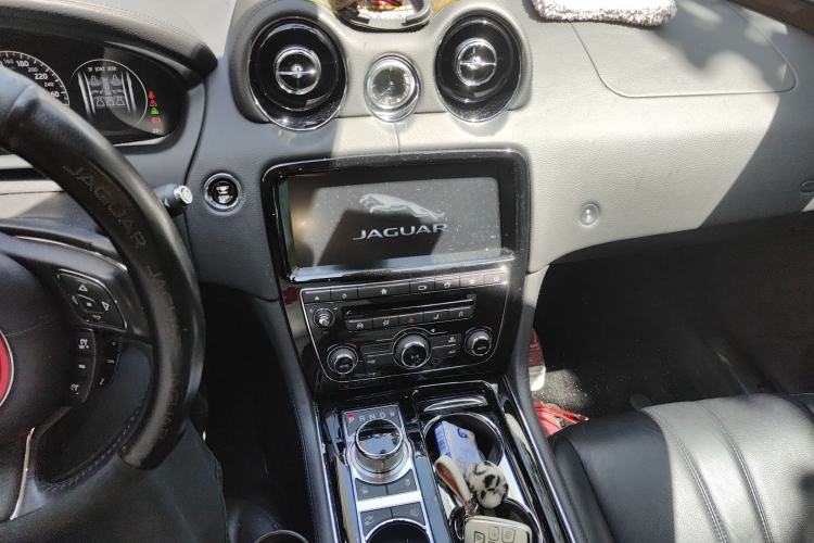 Used Jaguar XJ 2018 XJL 3.0 SC Two-Wheel-Drive Elegant Business Edition Audio And AC Panel