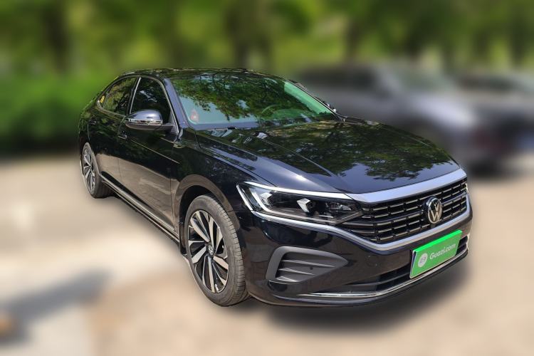 Used Volkswagen Passat 2025 Premium Version 380TSI Dragon Edition Front Right 45 Deg