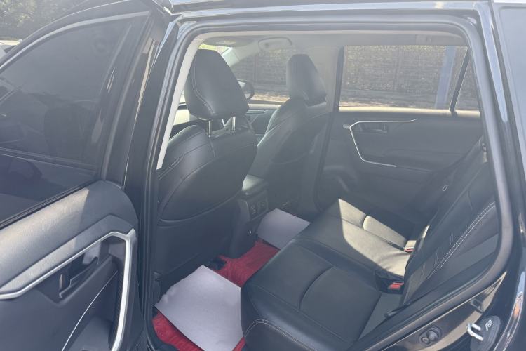 Used Toyota Wildlander 2022 2.0L CVT Two-Wheel Drive Leading Edition
