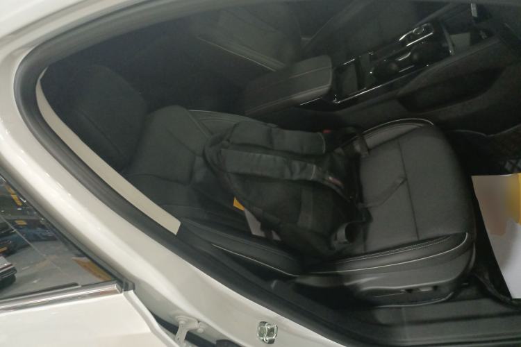 Used Buick Envision 2025 Encore Plus 28T Two-Wheel-Drive Platinum Edition