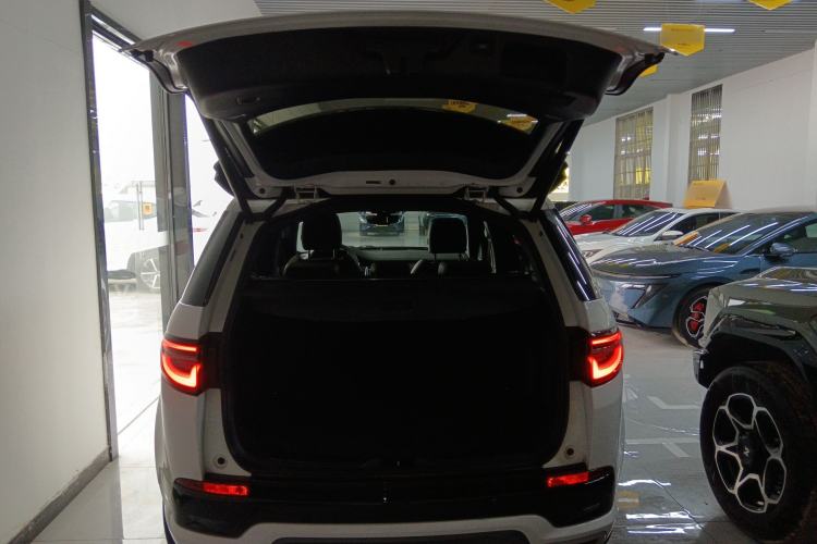 Used Land Rover Discovery Sport 2020 249 PS R-Dynamic Performance Edition Trunk